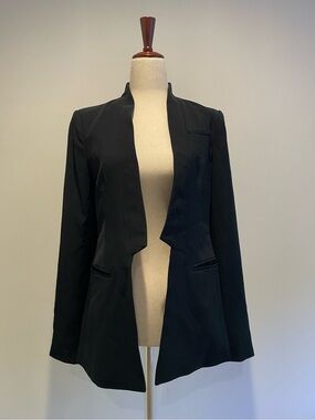 Banana Republic Black Tailored Blazer with Shoulder Padding EUC - size 2